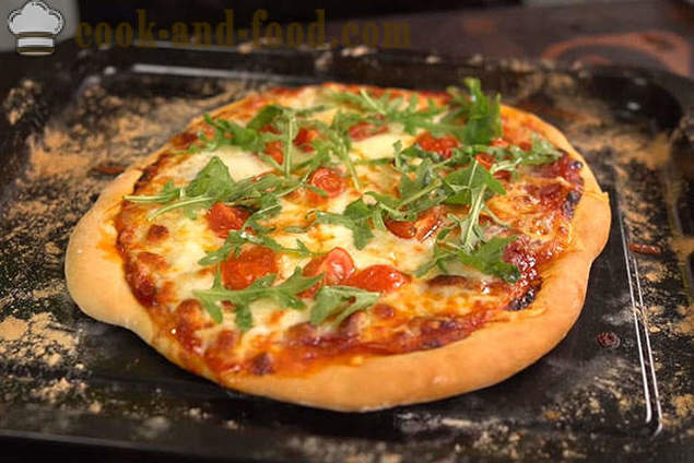Пица с пушен колбас - най-лесният рецепта