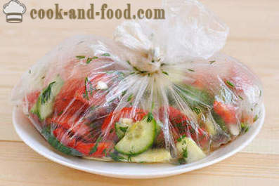 Рецепта за салата от краставици, домати и тиквички