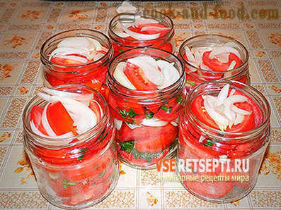 Sweet салата от червени домати през зимата