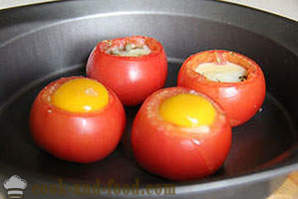 Пълнени домати с яйце и сирене