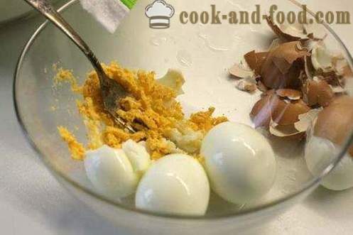 Пържени питки с яйце и зелен лук