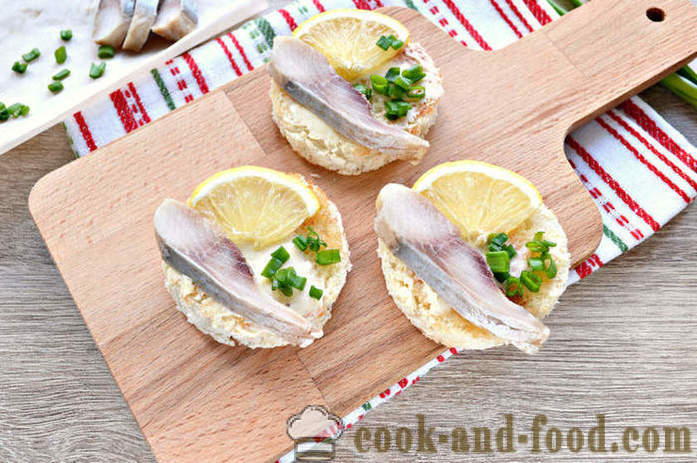Празнична сандвичи с херинга и лимон - как да се готви красиви сандвичи с резени от херинга, стъпка по стъпка рецепти снимки