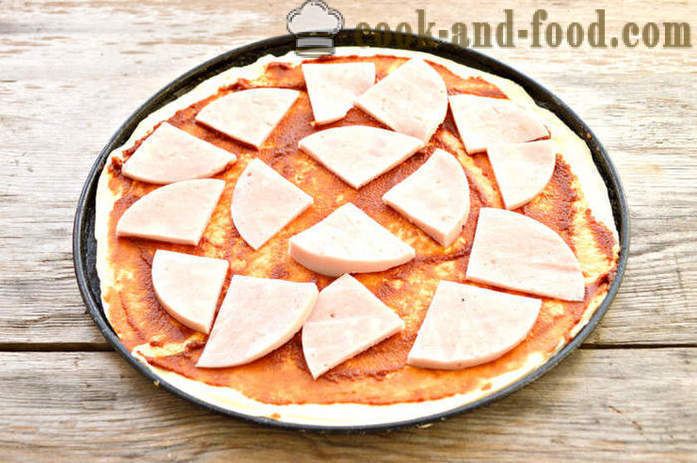 Домашна пица с наденица от безквасните тесто - как да се пекат пици бутер тесто, с една стъпка по стъпка рецепти снимки