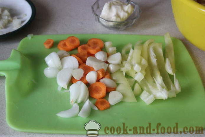 Млади картофи в гърне с колбас и зеленчуци - как да се готвя печено във фурната на младите картофи, стъпка по стъпка рецепти снимки