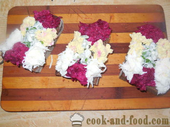 Прости спредове за сандвичи на почивка маса - Как да направим за мазане на хляб херинга, цвекло и яйца, стъпка по стъпка рецепти снимки