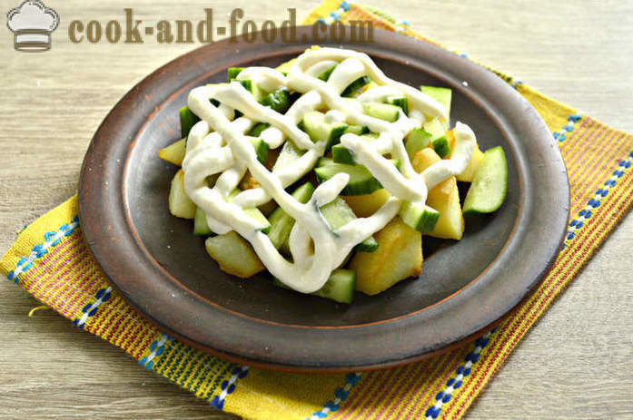Топла салата с картофи и майонеза - Как да се готви топла салата от картофи, стъпка по стъпка рецепти снимки