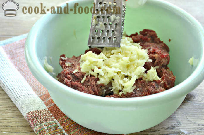 Сочни месни банички с настъргани сурови картофи - Как да направим бургери от говеждо месо с картофи, стъпка по стъпка рецепти снимки