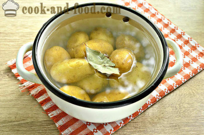 Варени картофи с чесън и билки - как да се готви нови картофи вкусна и правилно стъпка по стъпка рецепти снимки