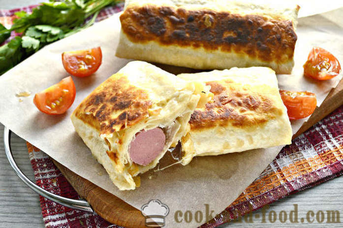 Колбаси в питка със сирене и майонеза - Как да направим наденица в питка, стъпка по стъпка рецепти снимки