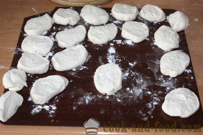 Буйни понички на мая пълнени със сирене - как да се направи понички с пълнеж, стъпка по стъпка рецепти снимки