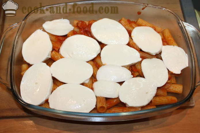 Италианската ziti ястие - като паста се пече във фурната със сирене, домати и шунка, стъпка по стъпка рецепти снимки