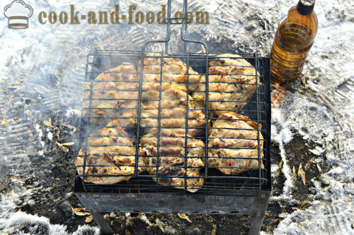 Вкусни барбекю пиле с бедра на скара на дървени въглища - как да се готвя барбекю пиле на скара на скара, стъпка по стъпка рецепти снимки