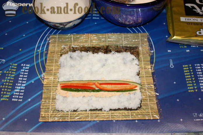 Вкусни и лесни гарнитурата за суши - как да се направи суши у дома си, стъпка по стъпка рецепти снимки