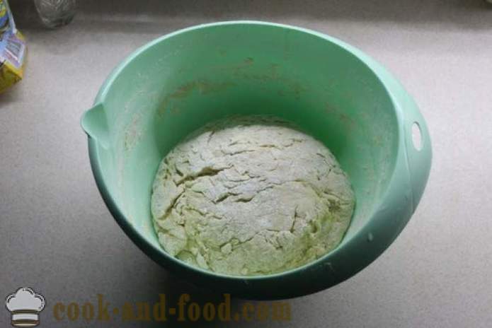 Sweet пай-плитка със стафиди - Как да направим сплетен тесто с мая а, а стъпка по стъпка рецепти снимки