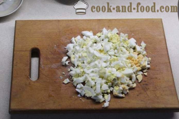 Layered салата с гъби, на гърдата и ананас - Как да направим салата с ананас пиле, стъпка по стъпка рецепти снимки