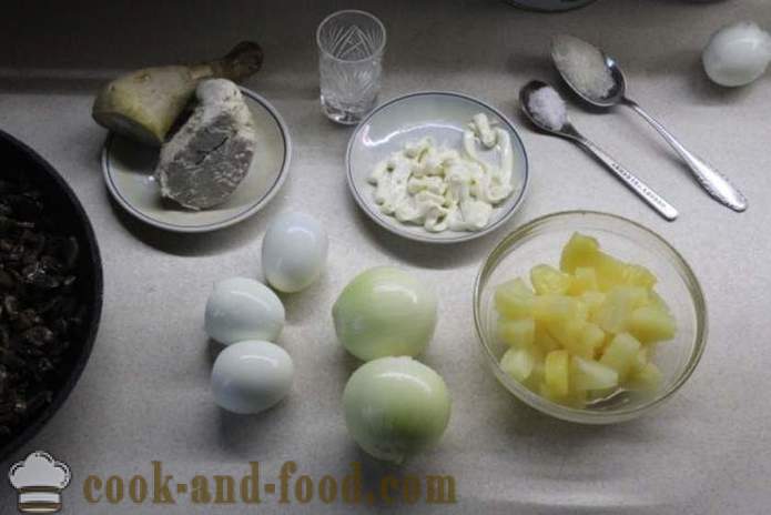 Layered салата с гъби, на гърдата и ананас - Как да направим салата с ананас пиле, стъпка по стъпка рецепти снимки