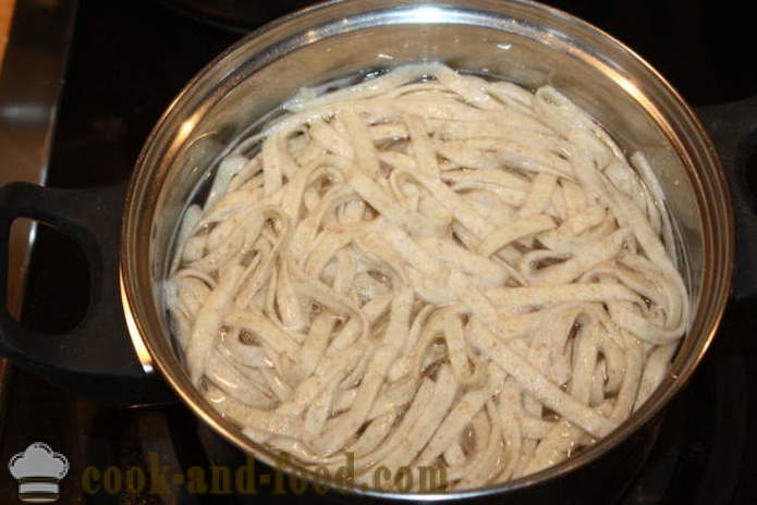 Пиле супа у дома - как да се готви супа с домашно приготвени спагети, стъпка по стъпка рецепти снимки