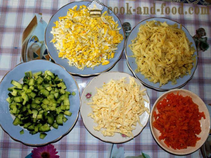 Обикновено гъби салата с гъби и сирене - как да се подготви салата с гъби, стъпка по стъпка рецепти снимки