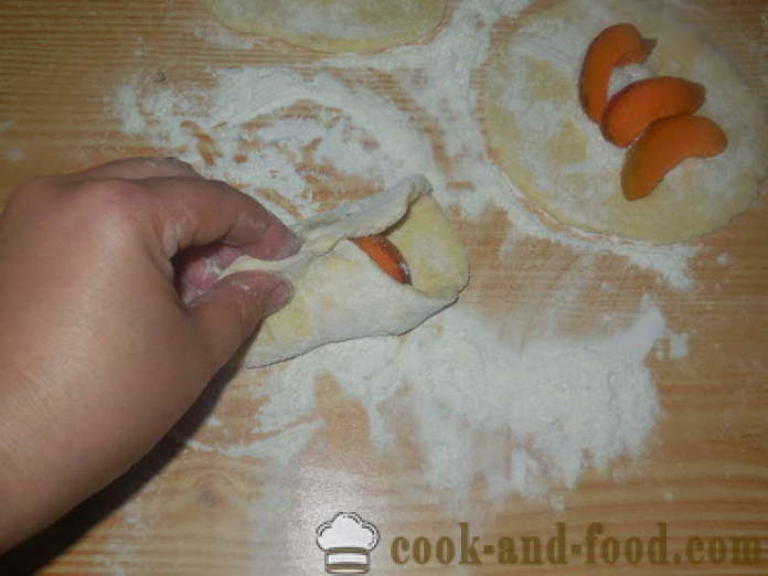 Торти от извара тесто с кайсии в тиган - как да се направи торта с кайсии, стъпка по стъпка рецепти снимки