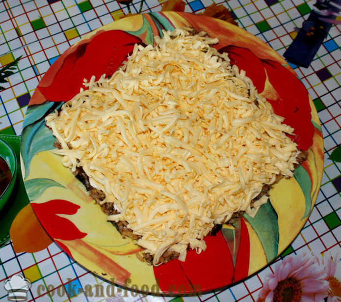 Layered салата с цаца и сирене - как да се направи на пластове салата с цаца, стъпка по стъпка рецепти снимки