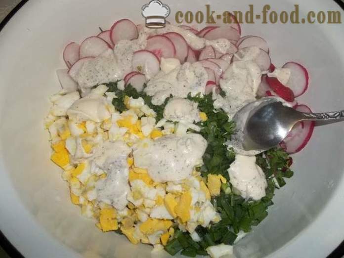 Delicious салата от ряпа с яйце и зелен лук - как да се подготви салата от ряпа, стъпка по стъпка рецепти снимки