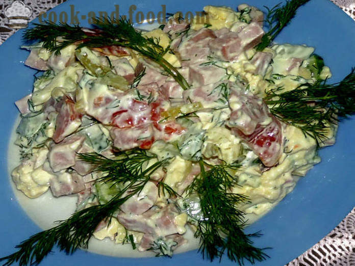 Салата с бъркани яйца и наденица и заквасена сметана - как да се подготви салата с омлет, стъпка по стъпка рецепти снимки
