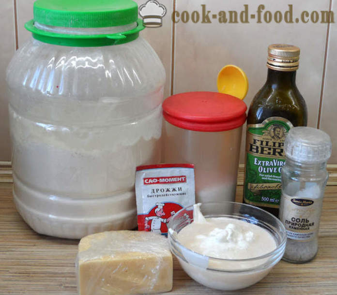 Дрожди рула със сирене - как да се готвя оригинален закуска, стъпка по стъпка рецепти снимки