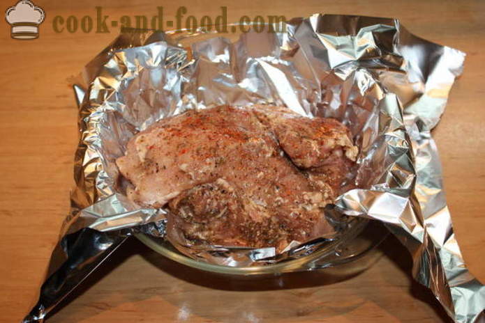 Свинско във фолио, печен в пещ с сос от нар - как да се пекат свинско, който беше сочен, с една стъпка по стъпка рецепти снимки