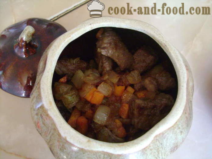 Задушено месо с месо и картофи на фурна - как да се готвя картофите в тенджерата с месото, стъпка по стъпка рецепти снимки