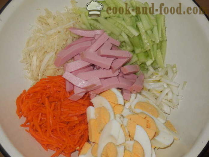 Delicious салата с корейски моркови и краставици - как да се направи пролетта салата красива и вкусна, с една стъпка по стъпка рецепти снимки