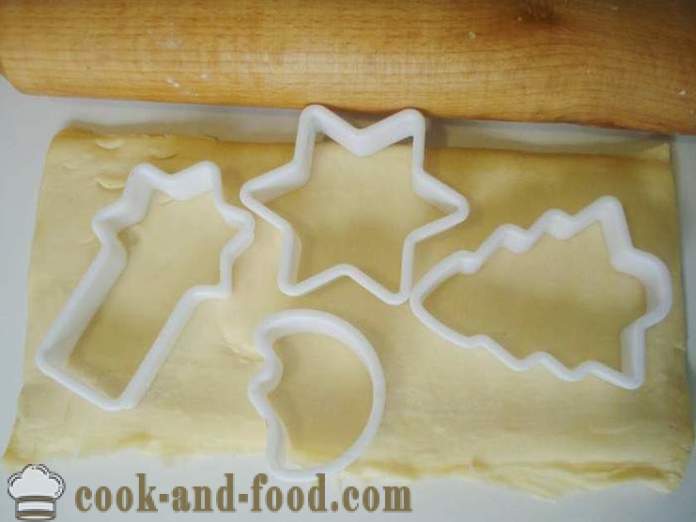 Бързи и вкусни бисквитки от несъвършена безквасен тесто със захар и фъстъци - как да се направи бисквитки на бутер тесто във фурната, с една стъпка по стъпка рецепти снимки