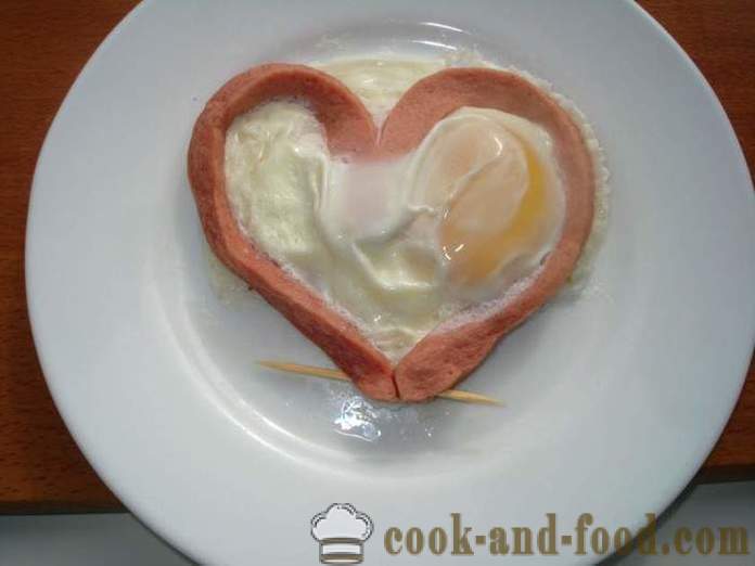 Бъркани яйца в сърцето с наденица - как да се направи бъркани яйца във формата на сърце в микровълнова фурна, стъпка по стъпка рецепти снимки
