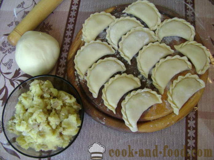 Постни кнедли с картофи и гъби - Как да се готви кнедли с картофи и гъби, стъпка по стъпка рецепти снимки
