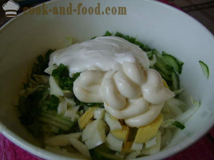 Салата с китайско зеле, краставици, яйце и зелен лук - как да се готви вкусно салата от китайско зеле, стъпка по стъпка рецепти снимки