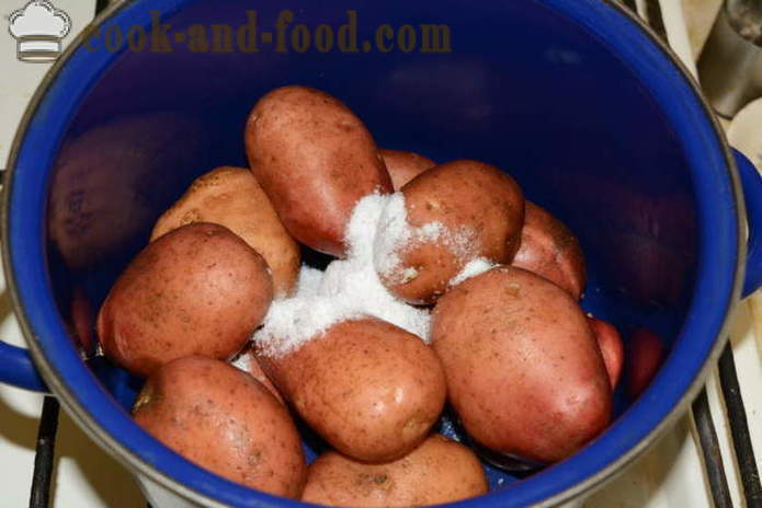 Варени картофи в кожите им за салата - как да се готвя картофи в кожите им в тенджера, с една стъпка по стъпка рецепти снимки