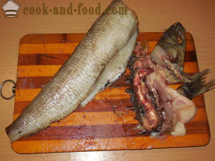 Вкусни пълнени риба - как да се готвя пълнени смляна риба и ориз, с една стъпка по стъпка рецепти снимки