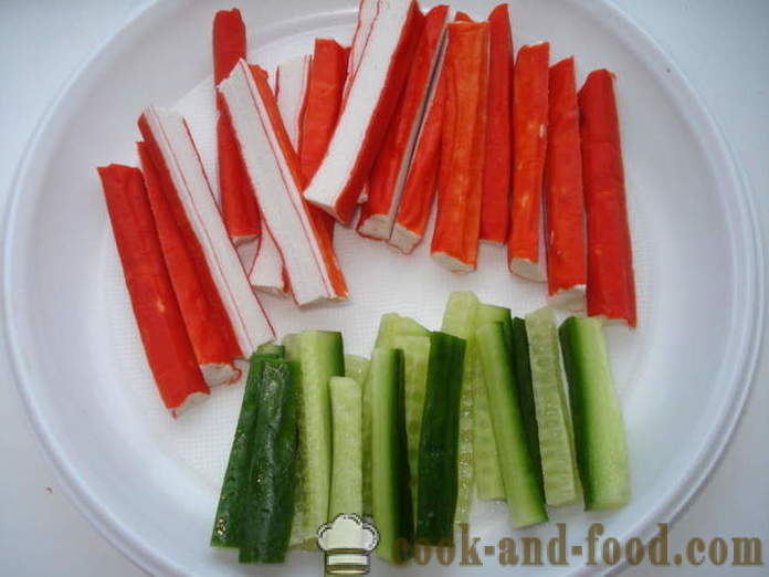 Суши с раци пръчки и краставици - Как да направим суши с раци пръчки у дома, стъпка по стъпка рецепти снимки