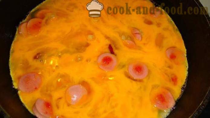 Големи пържени яйца с колбаси от щраусови яйца - Как да се готви един омлет от щраусови яйца, стъпка по стъпка рецепти снимки