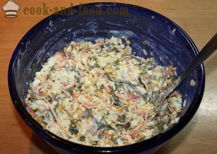 А просто салата с морски водорасли, яйце и раци palochkami- как да се подготви салата с морски водорасли, стъпка по стъпка рецепти снимки