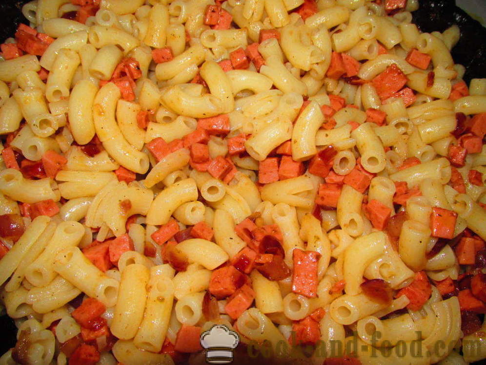 Паста nautically с наденица в тиган - как да се готви вкусни спагети с колбас, стъпка по стъпка рецепти снимки