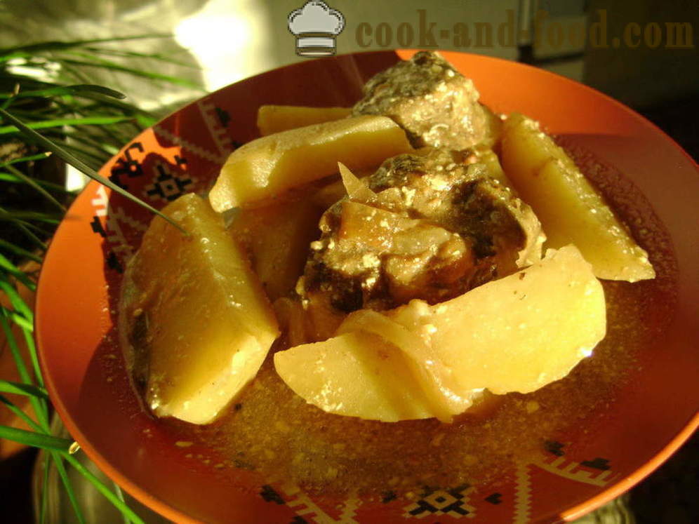 Картофена яхния с говежди черен дроб - как да се готви яхния от картофи с черния дроб в тиган, стъпка по стъпка рецепти снимки
