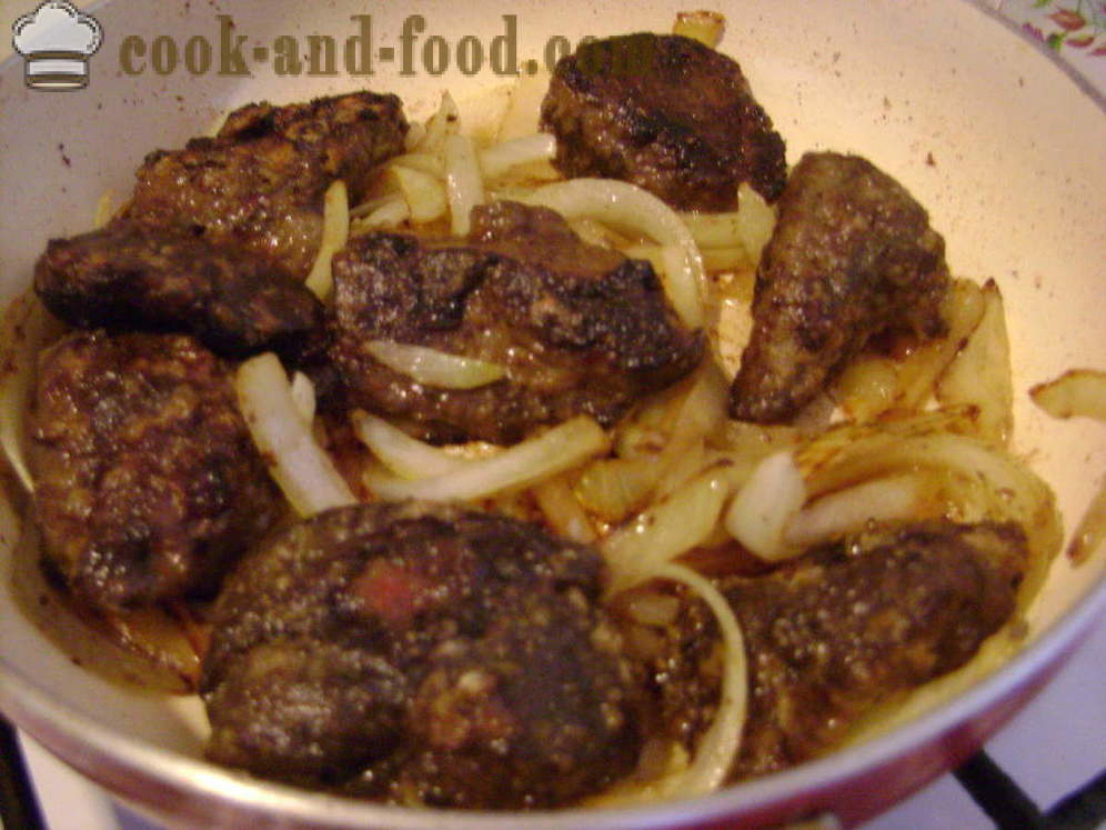 Картофена яхния с говежди черен дроб - как да се готви яхния от картофи с черния дроб в тиган, стъпка по стъпка рецепти снимки