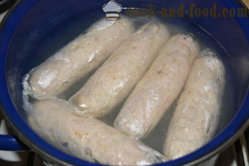 Домашни пилешки колбаси във филма на храна за деца - как да се готви пилешки колбаси у дома, стъпка по стъпка рецепти снимки