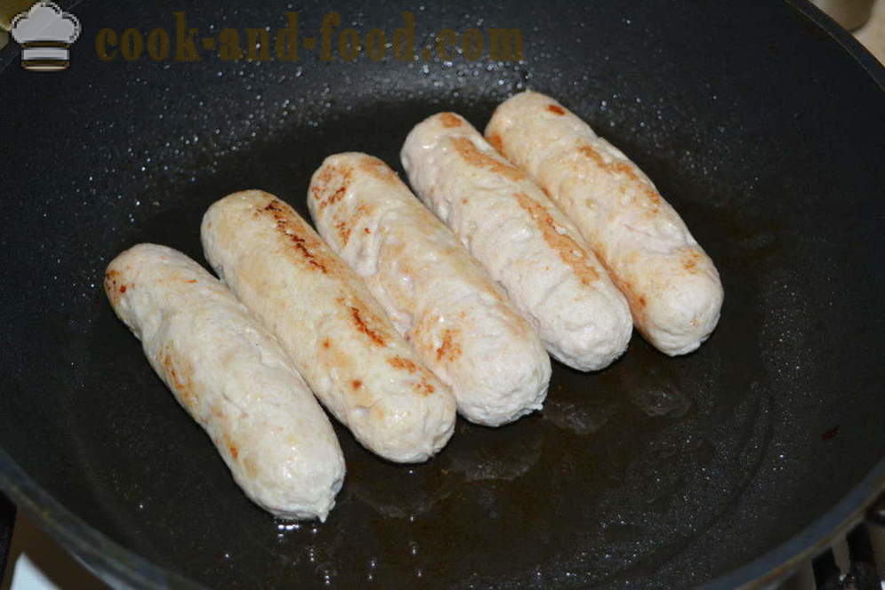 Домашни пилешки колбаси във филма на храна за деца - как да се готви пилешки колбаси у дома, стъпка по стъпка рецепти снимки