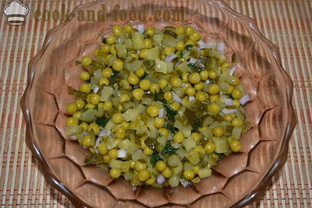 Салата с кисели краставички и зелен грах в бързаме - Как да се готви вкусно салата от кисели краставички и грах, стъпка по стъпка рецепти снимки