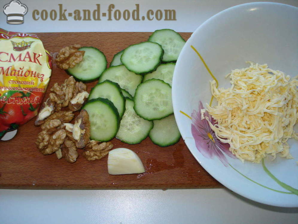 Снек на сирене, краставици и орехи - как да се подготви на бърза закуска, стъпка по стъпка рецепти снимки