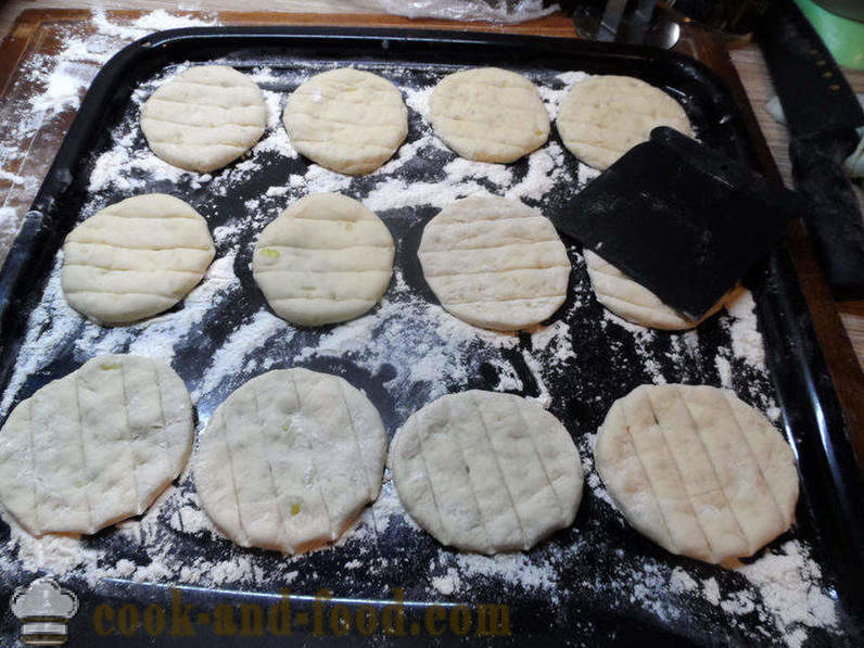 Onion хляб в кифлички на фурната или лук - като например как да се пекат хляб, лук, стъпка по стъпка рецепти снимки
