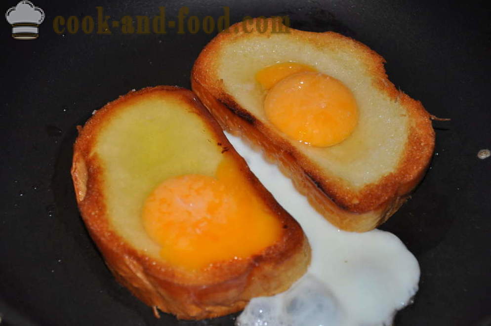 Необичайни яйца в питката в тигана - как да се направи един необичаен яйца, стъпка по стъпка рецепти снимки