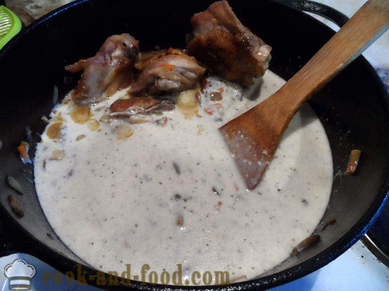 Пиле с гъби в сметанов сос - как да се готвя пиле с гъбен сос, стъпка по стъпка рецепти снимки