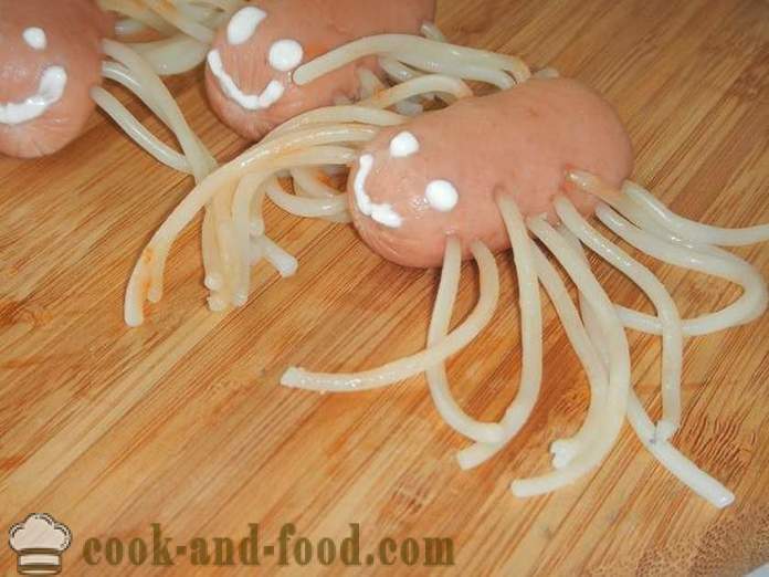 Октопод на колбаси и спагети - как да се готви спагети с колбаси за деца, стъпка по стъпка рецепти снимки